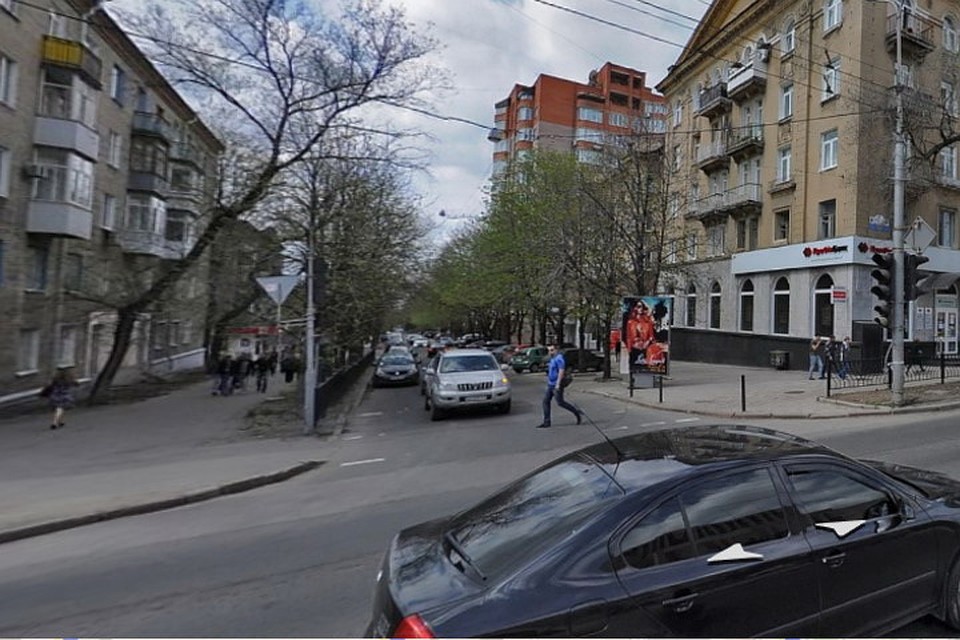 Пожилого пешехода сбила машина на пересечении улицы Университетская и переулка Орешкова – за Домом правительства. Фото: yandex.ua/maps