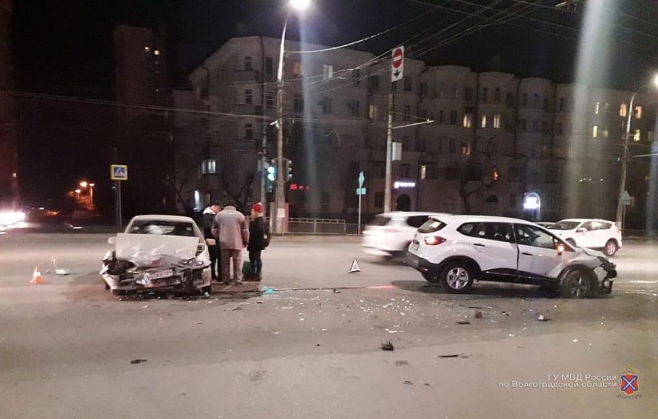 В ДТП в центре пострадали три человека.