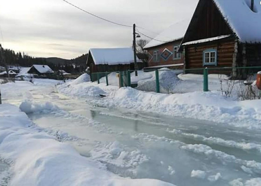 Вода вплотную подходит к домам Фото: Марина Якубенко