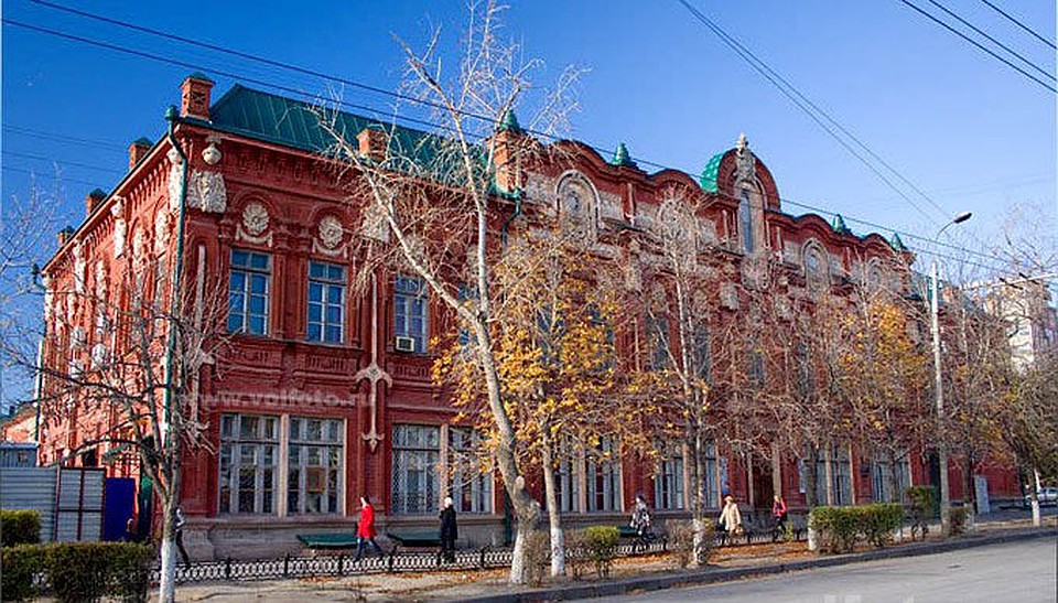 Театр вот уже четверть века располагается в бывшем доме купца Шлыкова (царицынской эпохи). Фото с сайта казачьего театра.