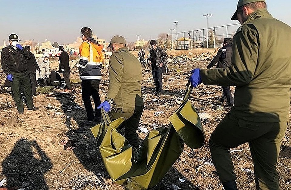 Украинский пассажирский самолет, на борту которого находились 167 пассажиров и 9 человек экипажа, рухнул в Иране 8 января