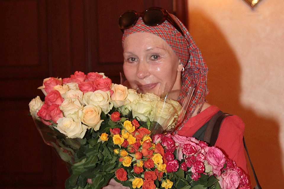 Звезда не скрывает, что выглядит намного моложе своих лет, поскольку регулярно посещает хирургов и косметологов