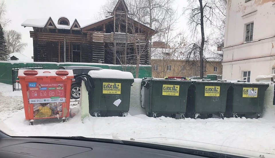 Чтобы уберечь личное авто, лучше парковаться подальше от контейнерных площадок.