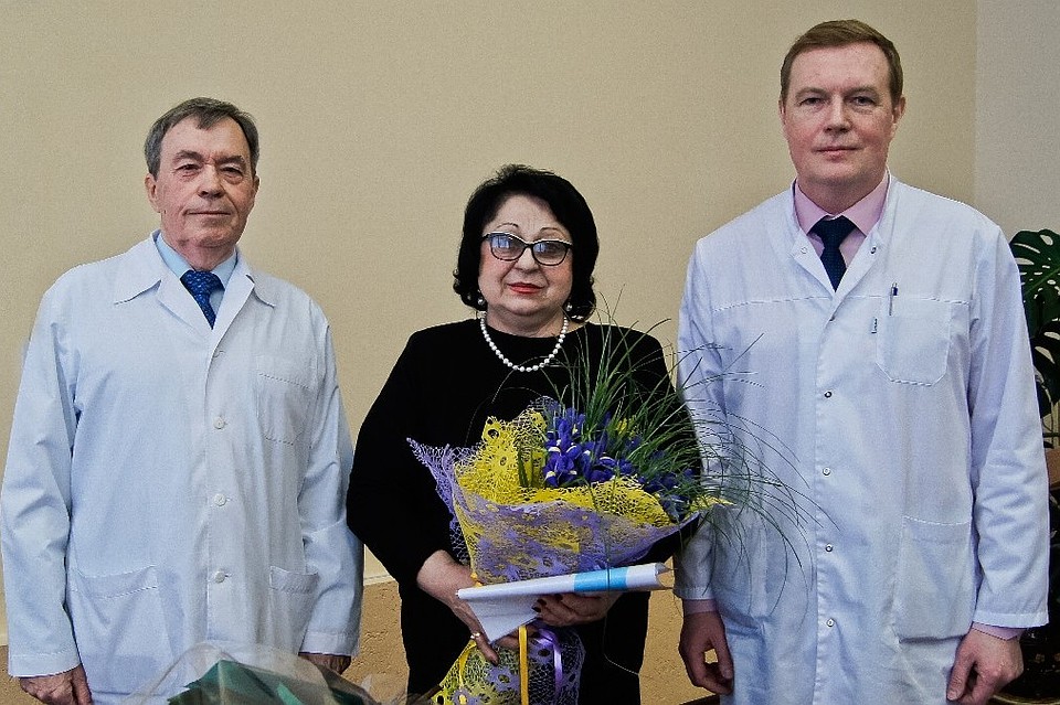 На фото слева направо: Виталий Терехин, замминистра здравоохранения Рязанской области Лиана Сошкина и новый главврач Скопинского ММЦ Николай Егоров. Фото: издательство "Пресса".