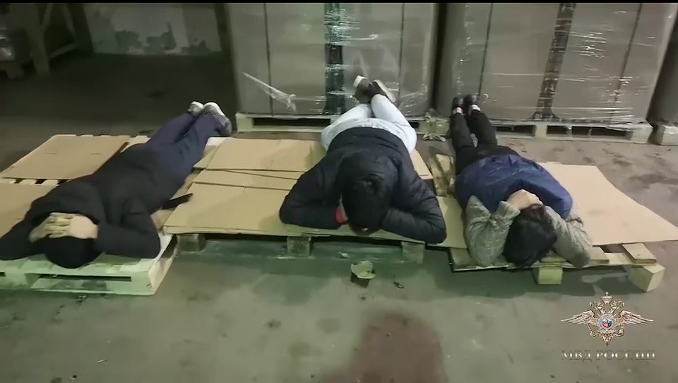 На подпольном производстве трудились пятеро мигрантов