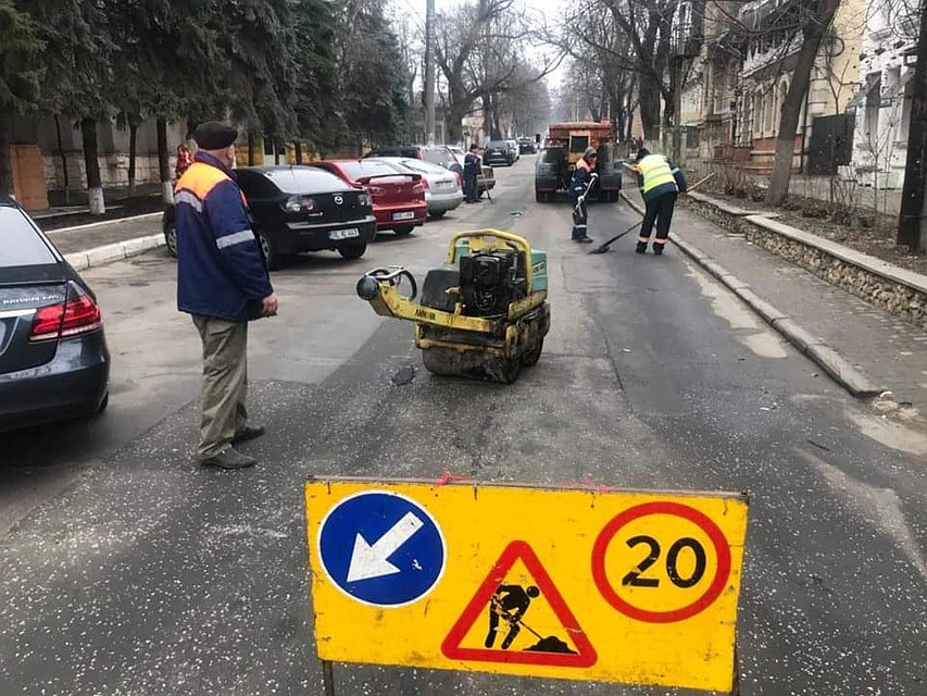Дороги в Кишиневе - большая проблема. Фото aif.md