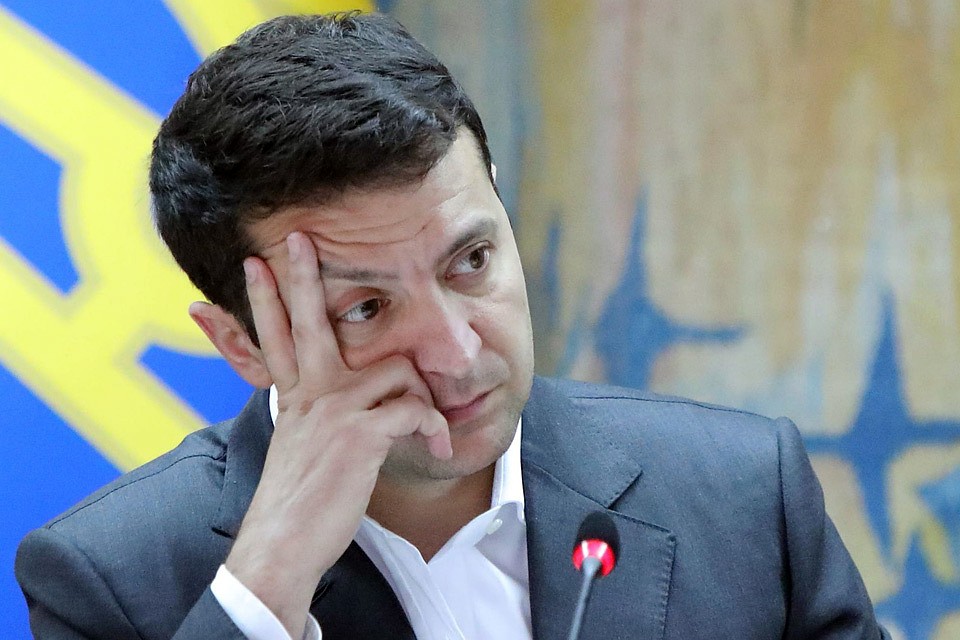 Президент Украины Владимир Зеленский решил не давать ход заявлению премьер-министра Алексея Гончарука об отставке
