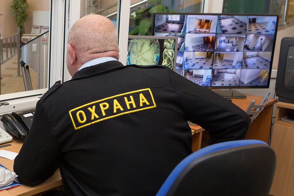 В Химках охранник избил школьника.