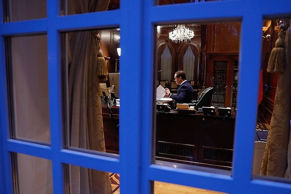 Сразу после оглашения президентского послания Федеральному собранию Д. А. Медведев написал прошение об отставке, которое тут же было удовлетворено. Фото: Дмитрий Астахов/POOL/ТАСС