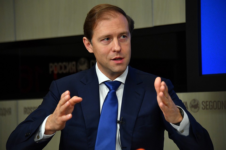 В Минпромторг Мантуров пришел сначала заместителем министра, а затем и возглавил ведомство