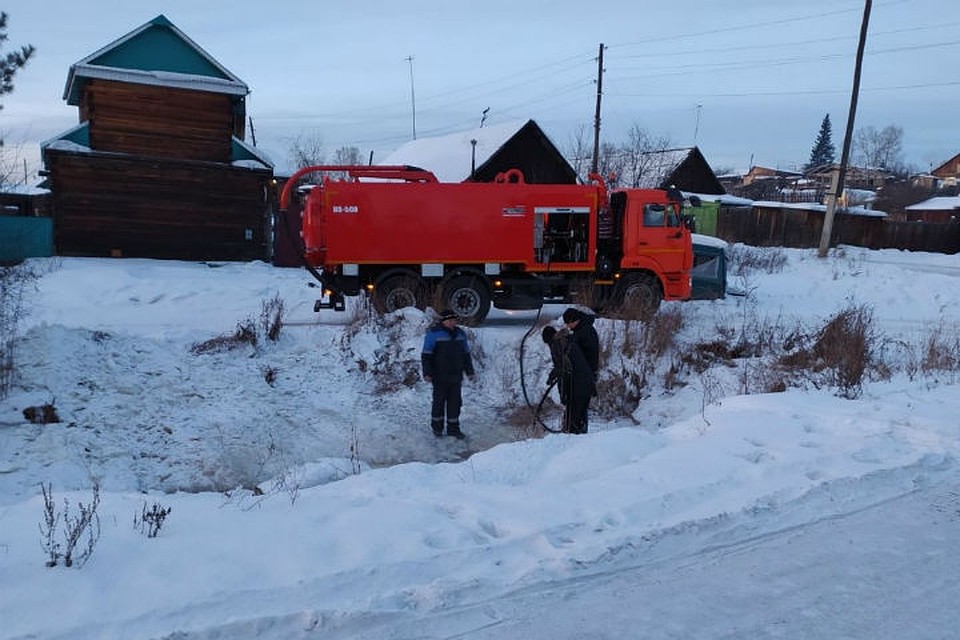 В Тулуне есть угроза подтопления жилых домов. Фото: ГУ МЧС России по Иркутской области.