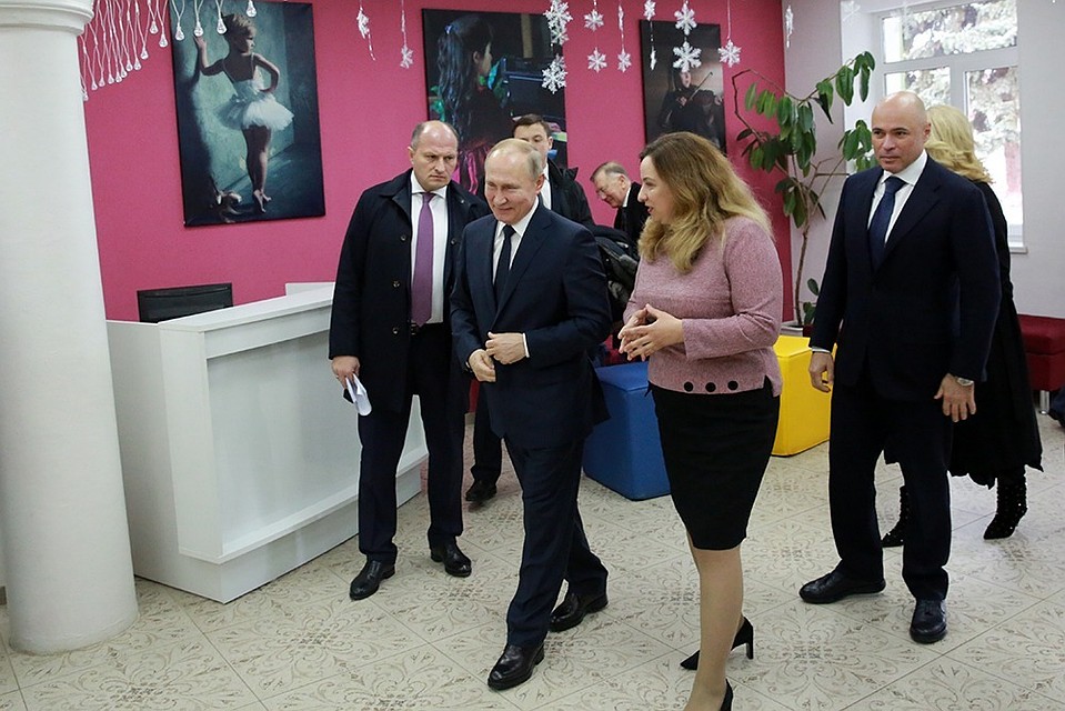 Президент побывал в школе искусств