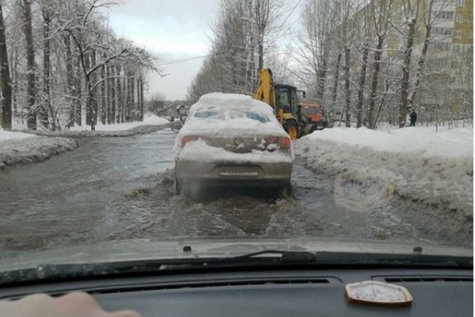 Потоп на улице Липатова. Фото: страница в Instagram группы chp_59.