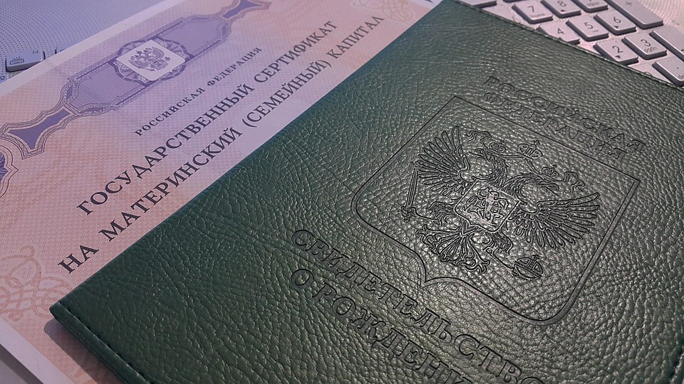 Прокурор Кантемировского района намерен обязать семьи не забывать о детях через суд.