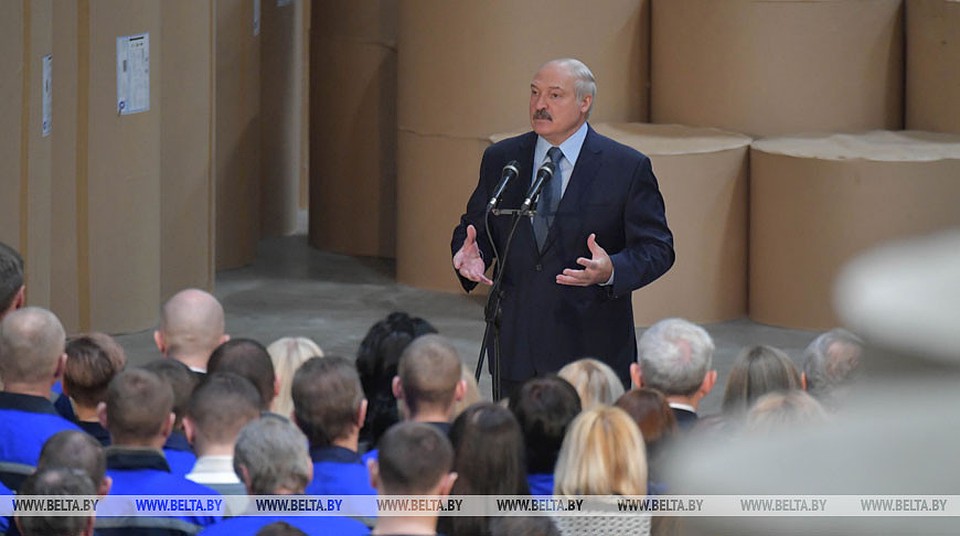 Лукашенко выступил перед сотрудниками завода газетной бумаги в Шклове. Фото: belta.by