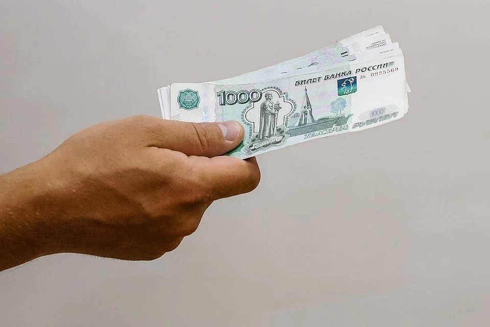 Директору медицинской компании грозит до 8 лет колонии за взятку чиновнику