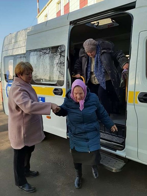 В Белгородском районе жителей старше 65 лет доставляют в медучреждения
