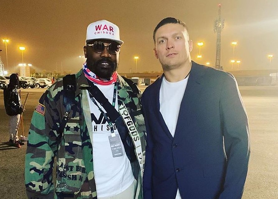 Встретился с Дереком Чисорой в Саудовской Аравии перед боем #RuizJoshua2 - написал Усик в своем facebook