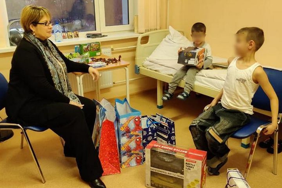 Ребят окружили заботой, чтобы они побыстрее забыли о предательстве родного человека. Фото: предоставлено Еленой Грешняковой