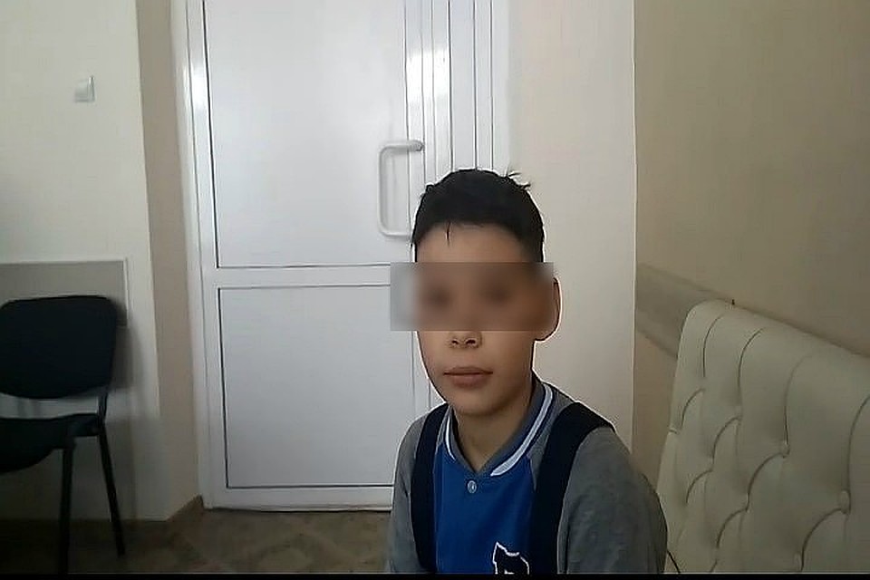 Несмотря на то, что мальчик, над которым издевался отчим, даже убегал из дома, ему никто не помог.