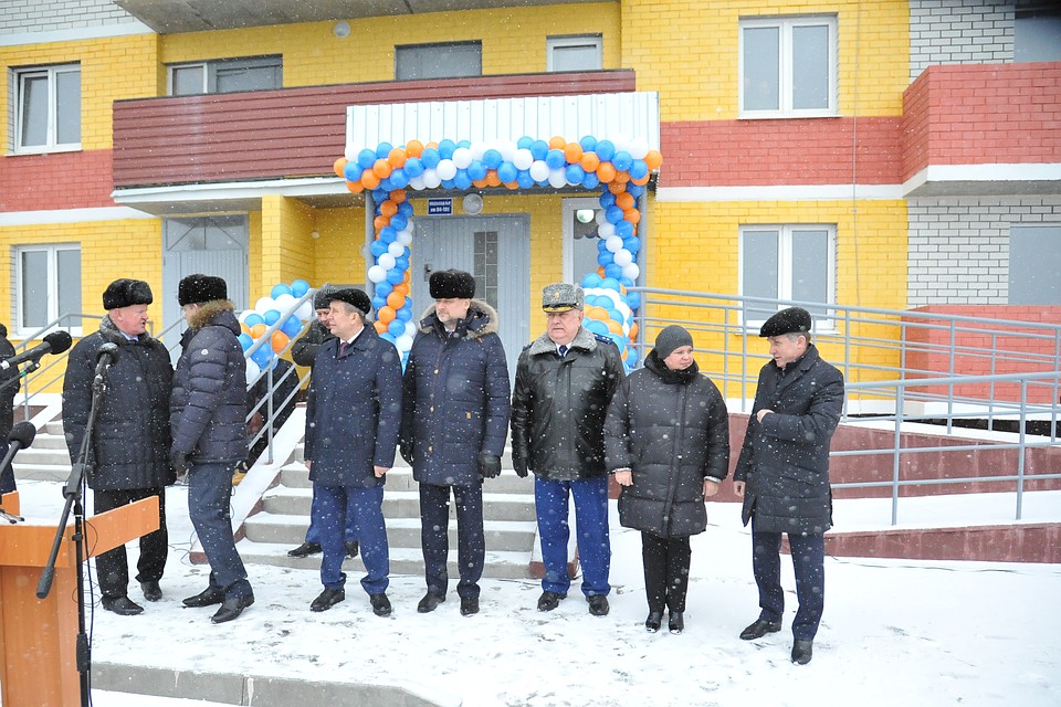 Поздравить новоселов приехали руководители области и города, а также сотрудники прокуратуры.Фото: пресс-служба прокуратуры Брянской области
