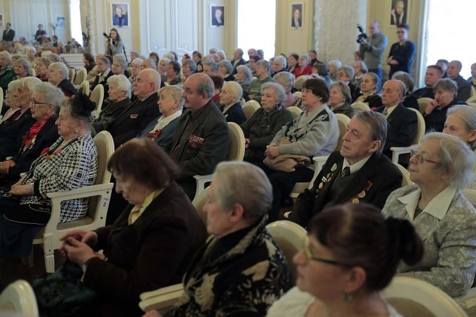 В Петербурге наградили ветеранов Петроградского района. Фото: assembly.spb.ru