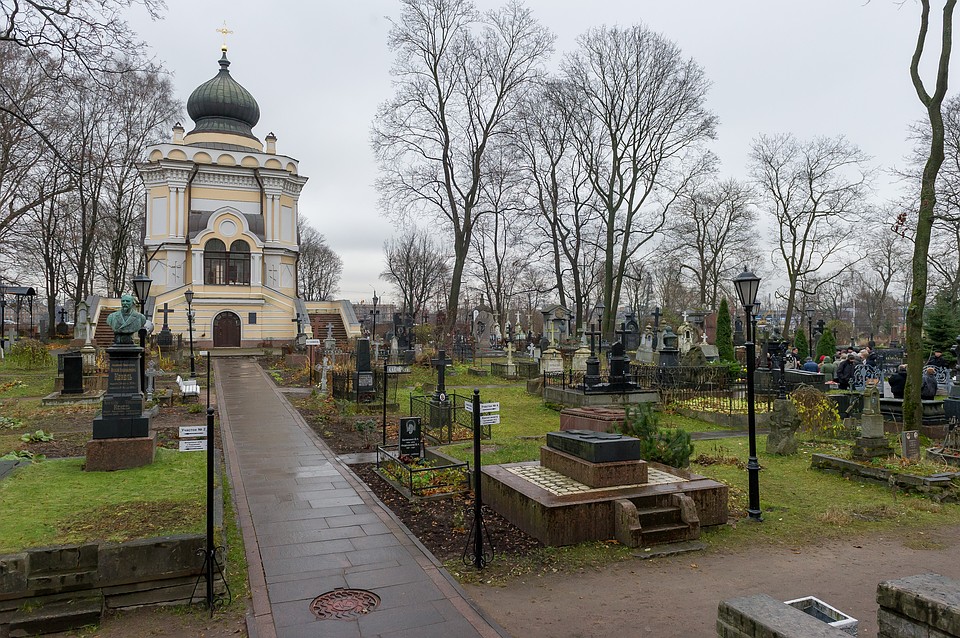 На кладбищах Петербурга заканчиваются места для покойников
