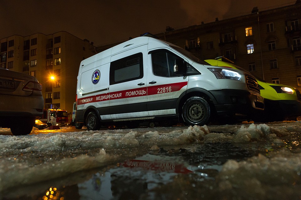 Во время прогулки по тонкому льду годовалая девочка находилась на руках у отца. Спасти ее не удалось.