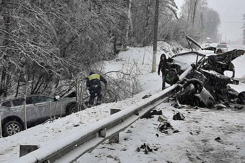 В Ленобласти погибли двое пассажиров "Лады". Фото: vk.com/spb_today