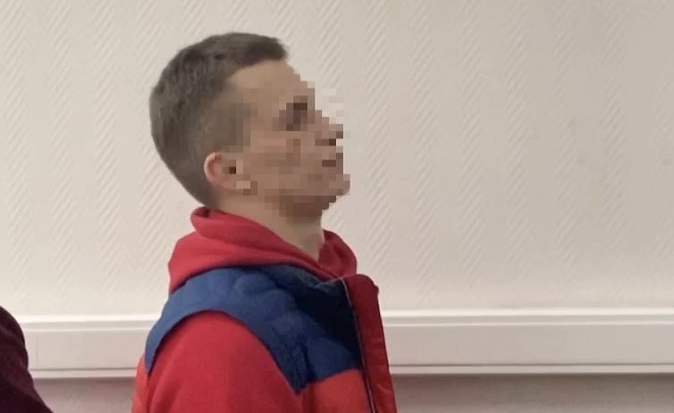 Два молодых тюменца отобрали выручку у путан. Скриншот из видео.