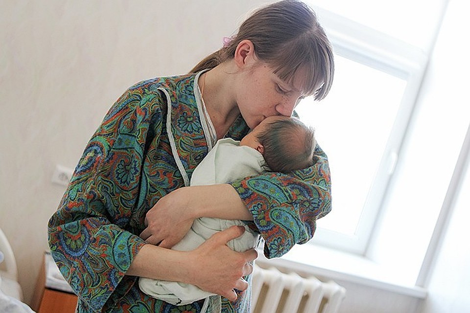 Петербургскую программу выплат на третьего ребенка решено продлить еще на пять лет.