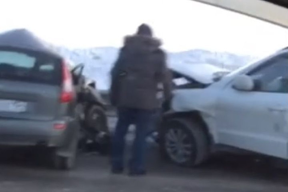 Под Новосибирском в ДТП пострадали люди.
