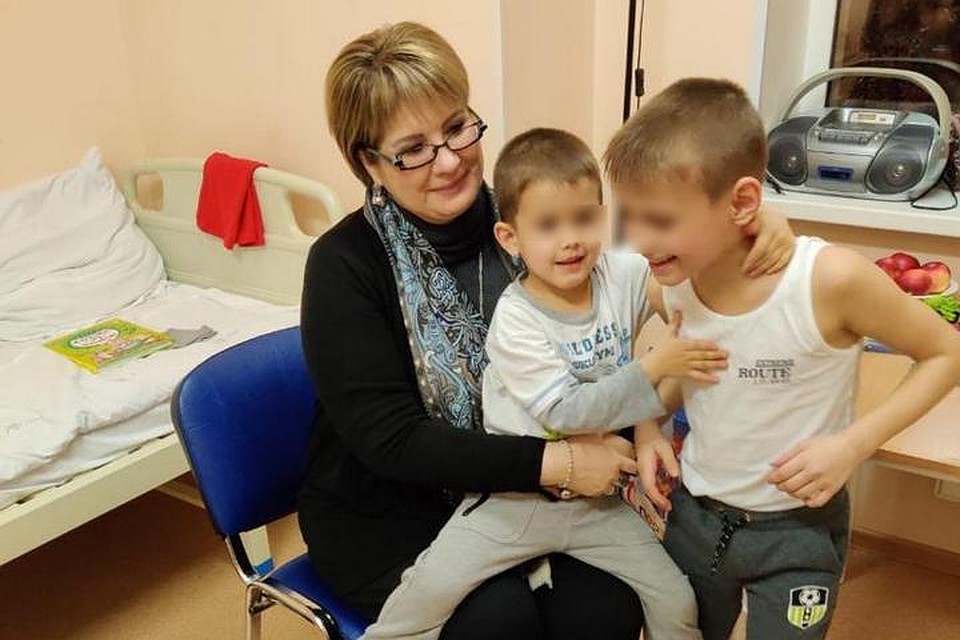 В Москве, пока решался вопрос о возвращении мальчиков домой, с ними было много хороших людей. Фото: аккаунт Елены Грешняковой
