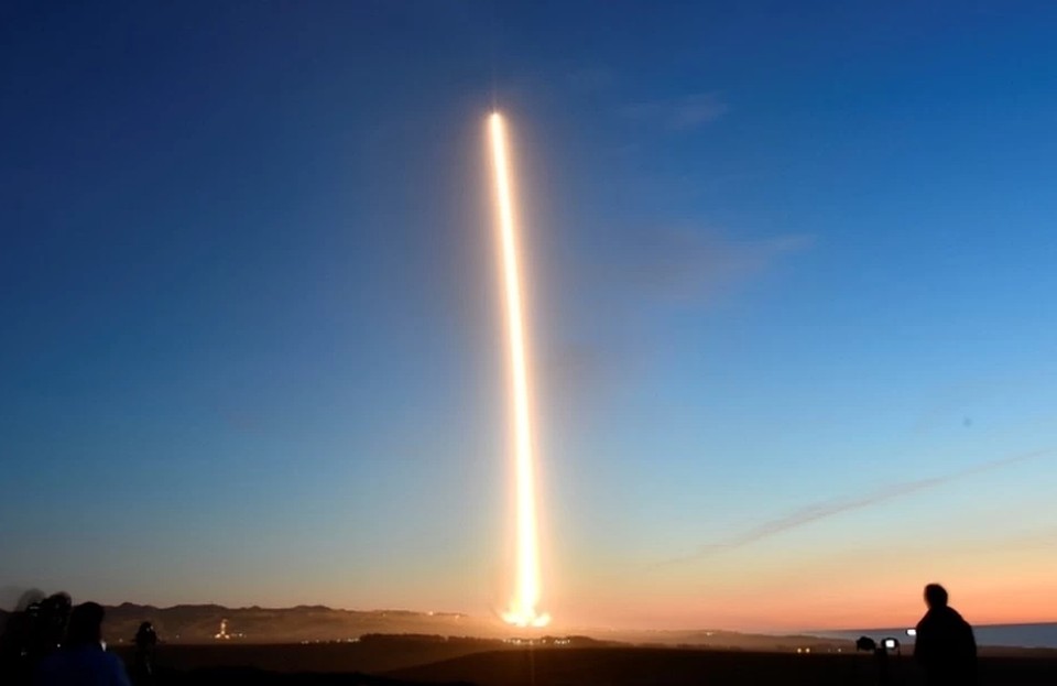 SpaceX успешно запустила ракету Falcon 9 с очередными 60 спутниками