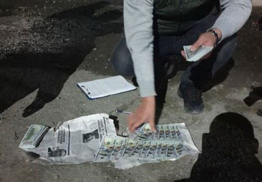 В республику попали 30 тыс. поддельных долларов. Они изъяты.