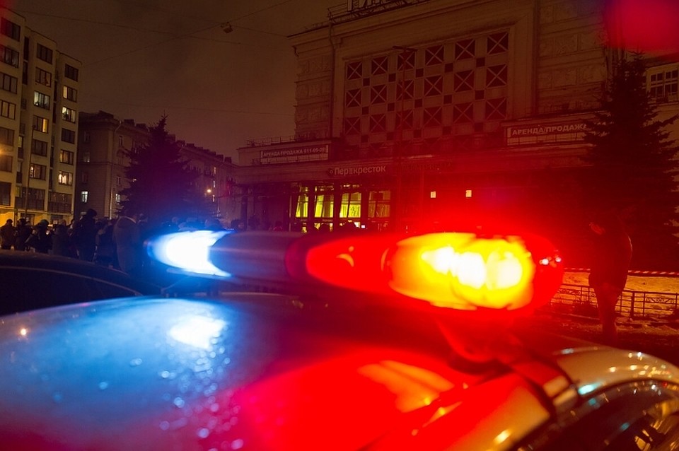 Соседка многодетной семьи в Петербурге пожаловалась, что родители избивают своих сыновей.