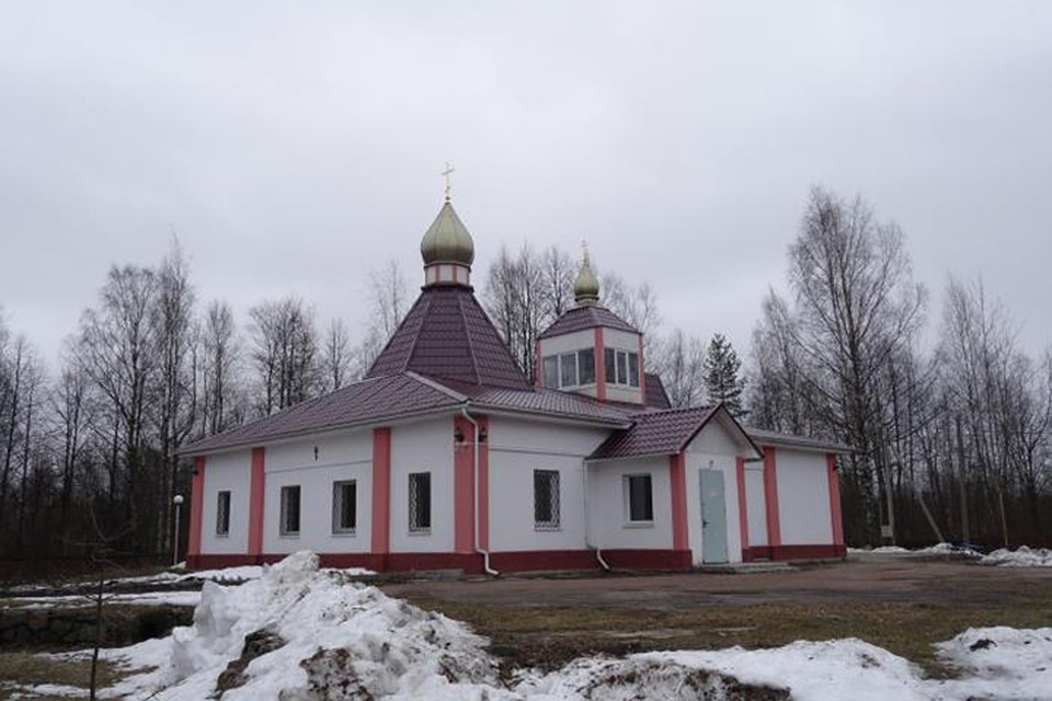 Прихожане Петропавловского храма в поселке имени Морозова Ленобласти ждут, когда Николай Киреев вернется к служению. Фото: Вконтакте, группа "Поселок имени Морозова".