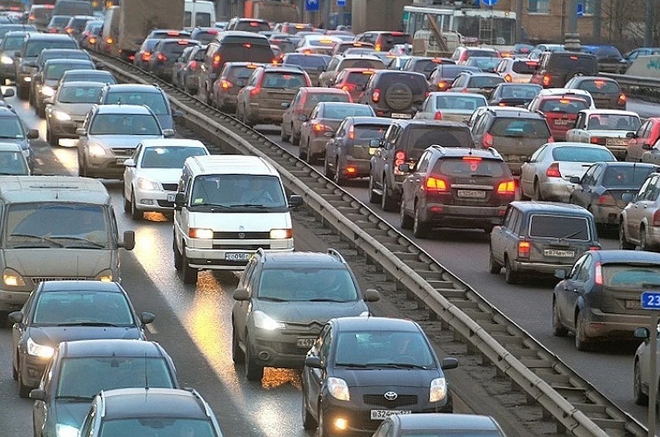 Старые автомобили не соответствуют современным требованиям безопасности, но зачастую у владельцев таких машин просто нет средств для покупки эко-безопасных авто