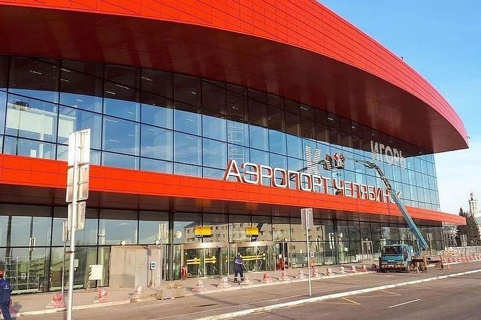 В челябинский аэропорт пойдут по ночам аэроэкспрессы. Автобусы будут ходить и к ночным рейсам. Фото: Сергей КУКЛЕВ.