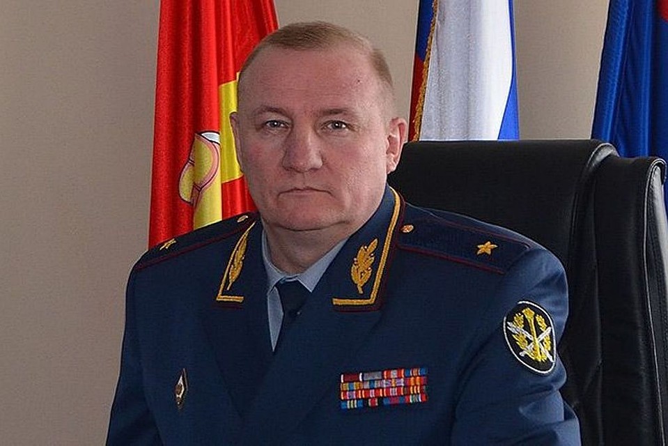 Виктор Брант получил погоны генерал-лейтенанта внутренней службы. Фото: up74.ru
