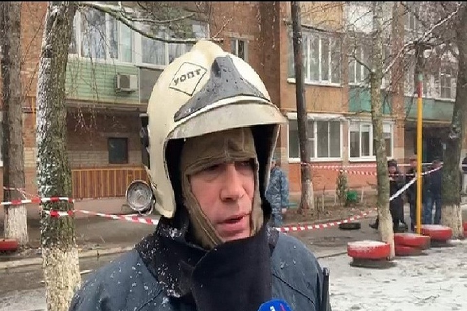 В Азове 79 спасателей работают на месте взрыва газа в квартире. Заместитель начальника управления пожаротушения МЧС по Ростовской области Виктор Косов. Фото: пресс-службу МЧС