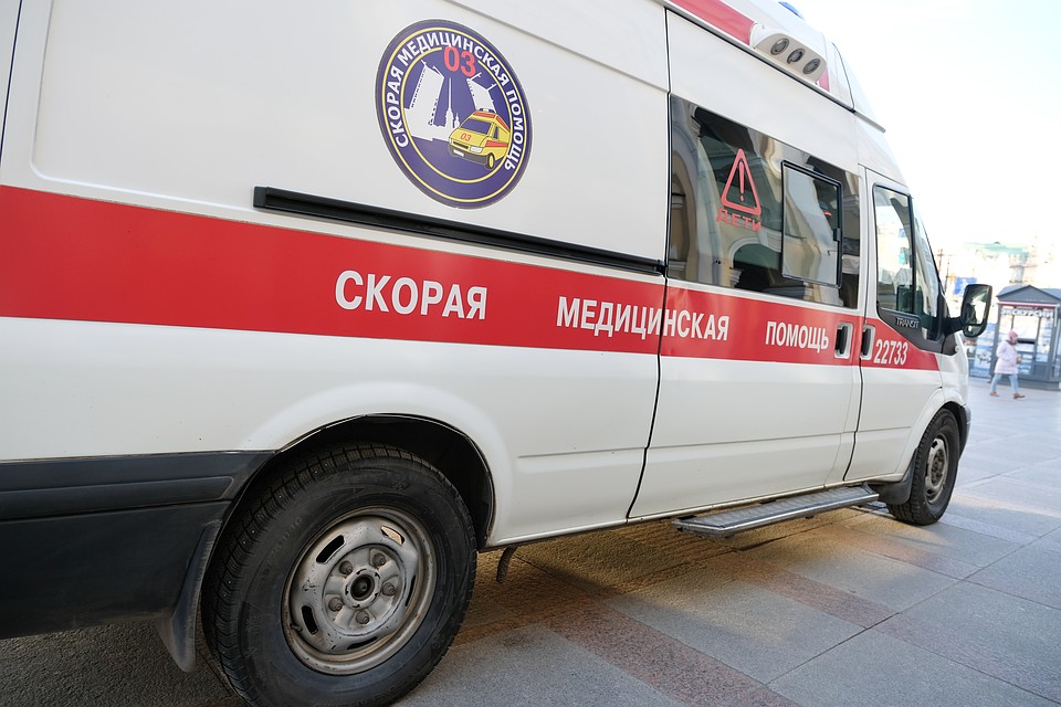 Петербуржца избили возле ночного клуба за приставания к чужой девушке