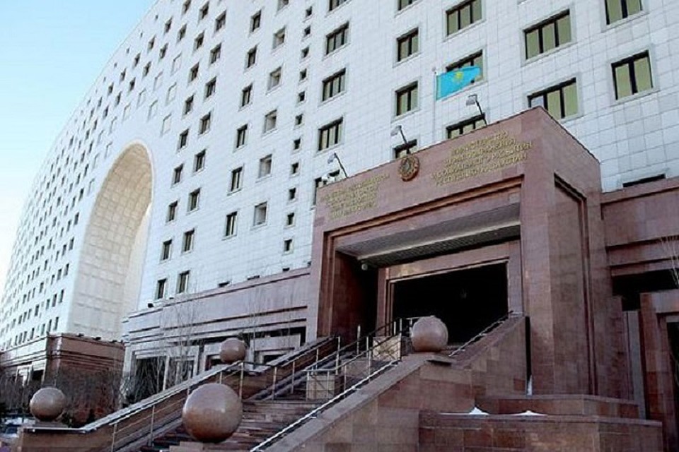 Ранее сообщалось, что число жертв нового коронавируса в Китае возросло до 2663, выздоровели более 27,2 тыс человек.