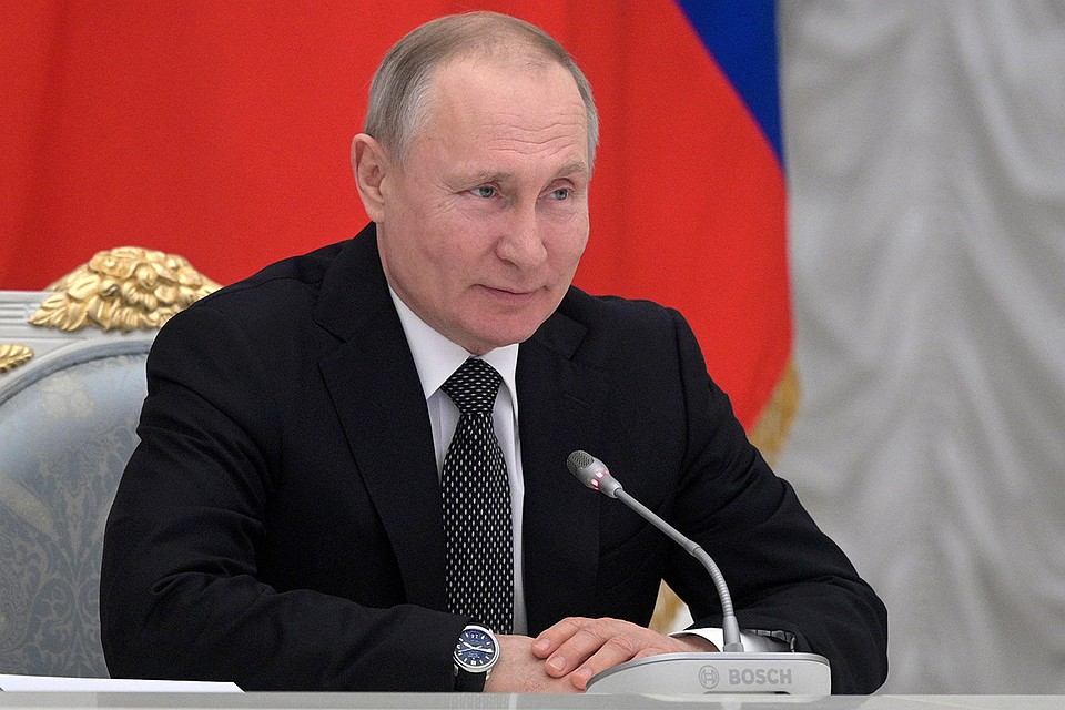 Президент России Владимир Путин во время встречи с членами рабочей группы по подготовке предложений о внесении поправок в Конституцию РФ в Кремле. Фото: Алексей Дружинин/пресс-служба президента РФ/ТАСС