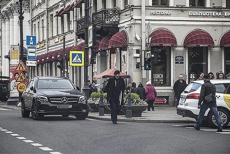 Неправильно припаркованное авто Михаила Боярского неоднократно замечали на Невском проспекте. Фото: t.me/Megapolisonline
