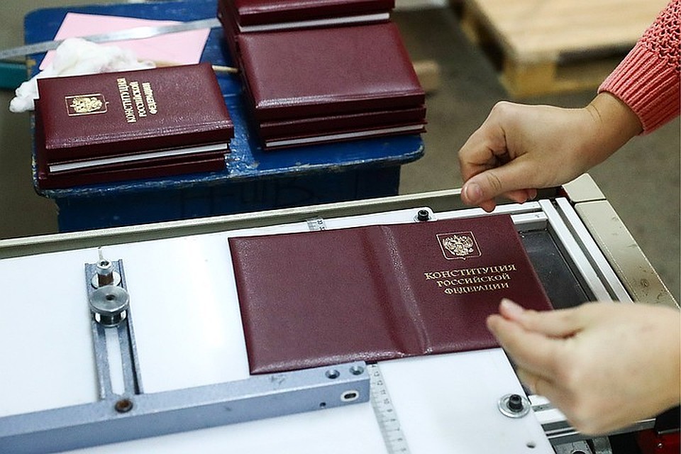Предложенная в Конституцию формула о предках, передавших нам веру в Бога, абсолютно корректна. Фото: Антон Новодережкин/ТАСС