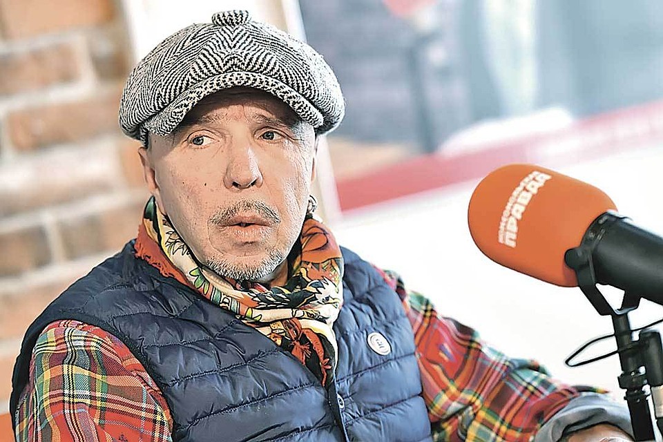 Гарик Сукачев теперь продает подписчикам своего Инстаграма красные труселя.