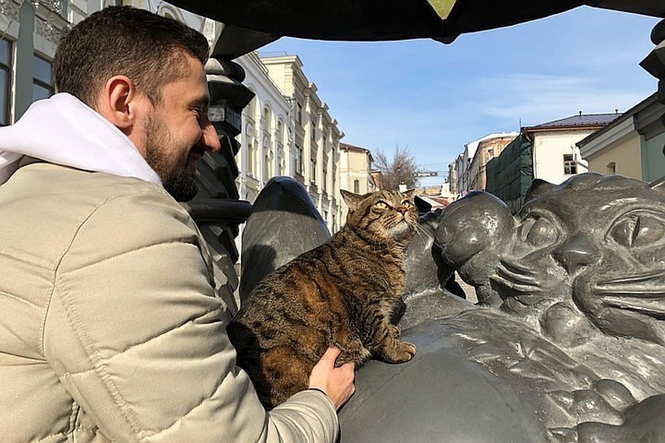 Но перед этим Виктор встретился с Казанским Котом.