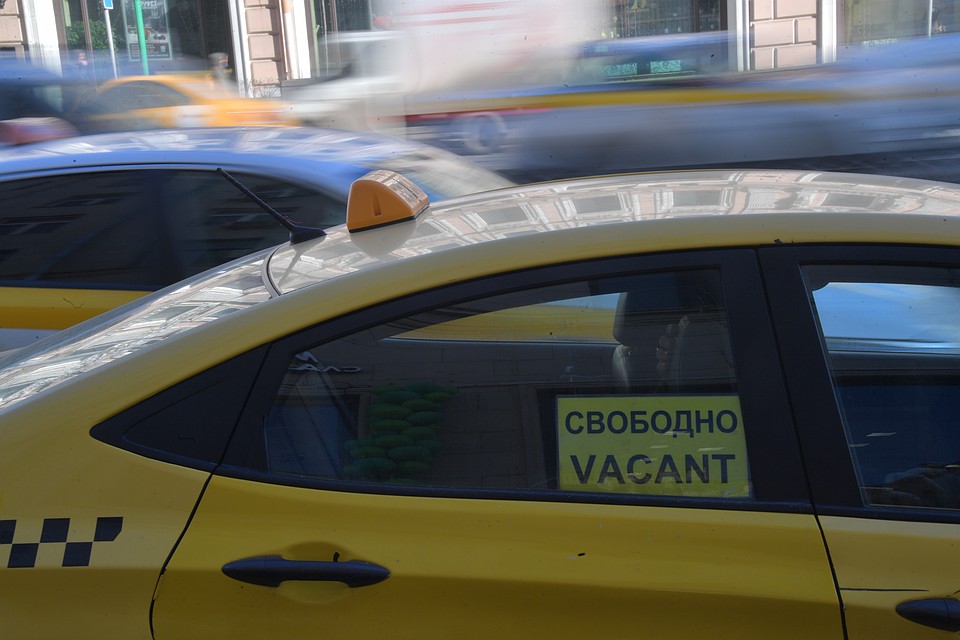 Астраханский таксист изнасиловал клиентку