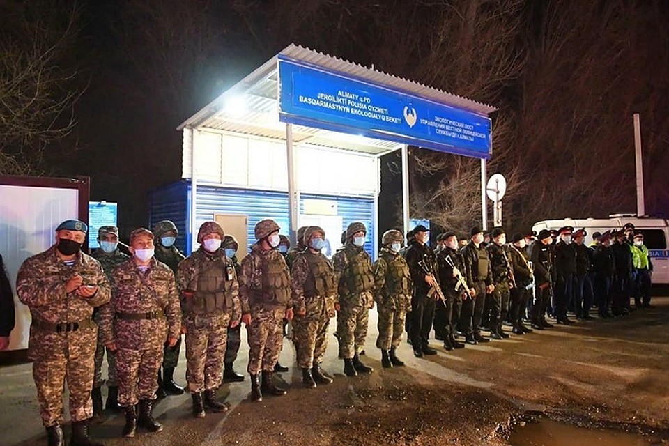 Тем не менее, власти не скрывают, если ситуация с коронавирусом обострится, то они на законных основаниях могут «закрутить гайки».